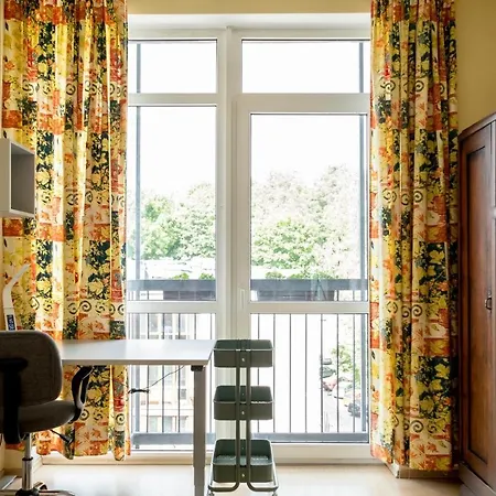 Apartment Spacious With Cozy Balcony By Urban Rent *