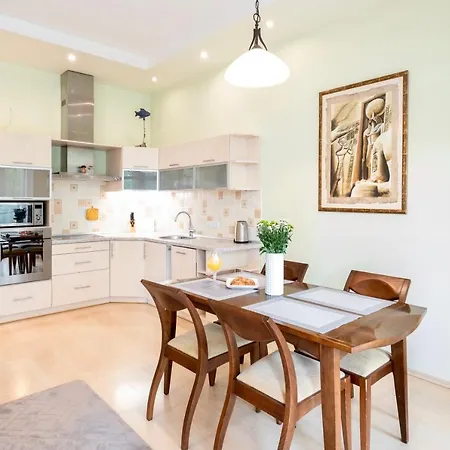 Apartment Spacious With Cozy Balcony By Urban Rent Vilnius
